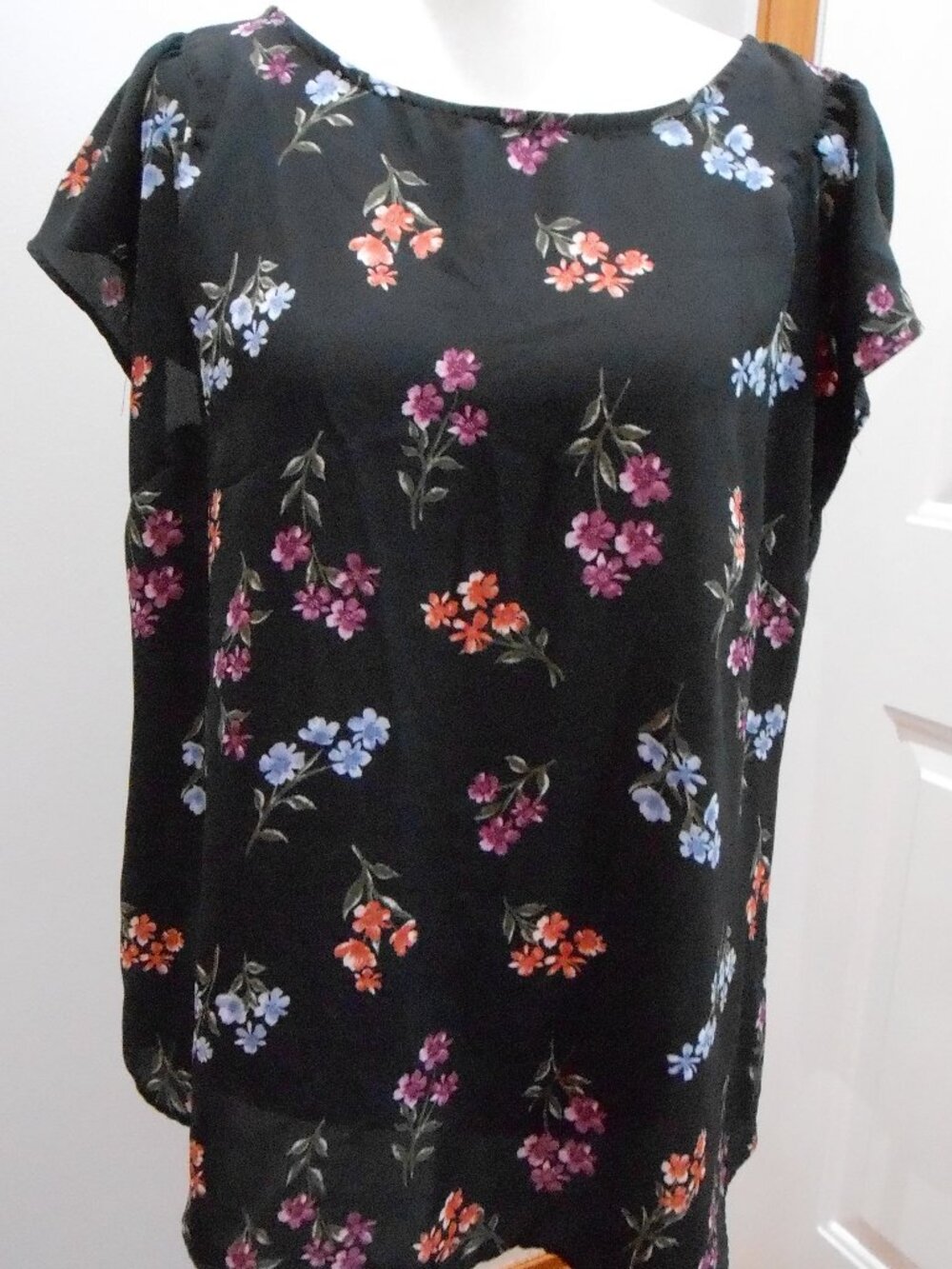 Philosophy Republic Women's Black w/Blue Purple Orange Flowers Sleeveless Top-M